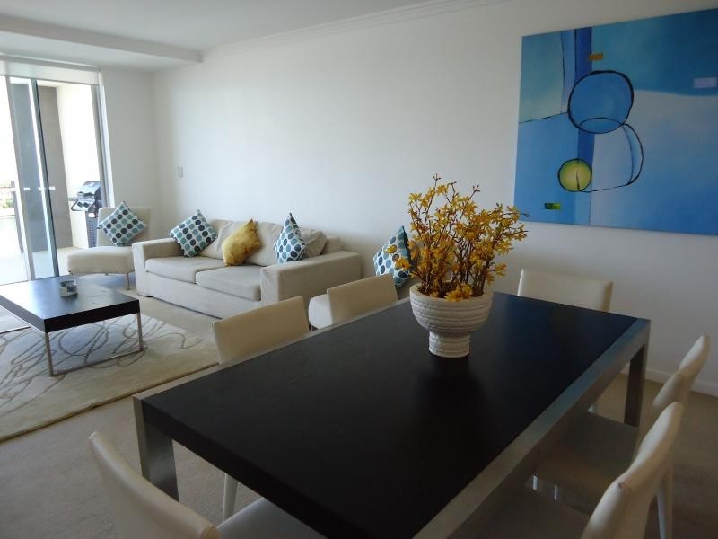 53 Darrambal, Chevron Island QLD 4217