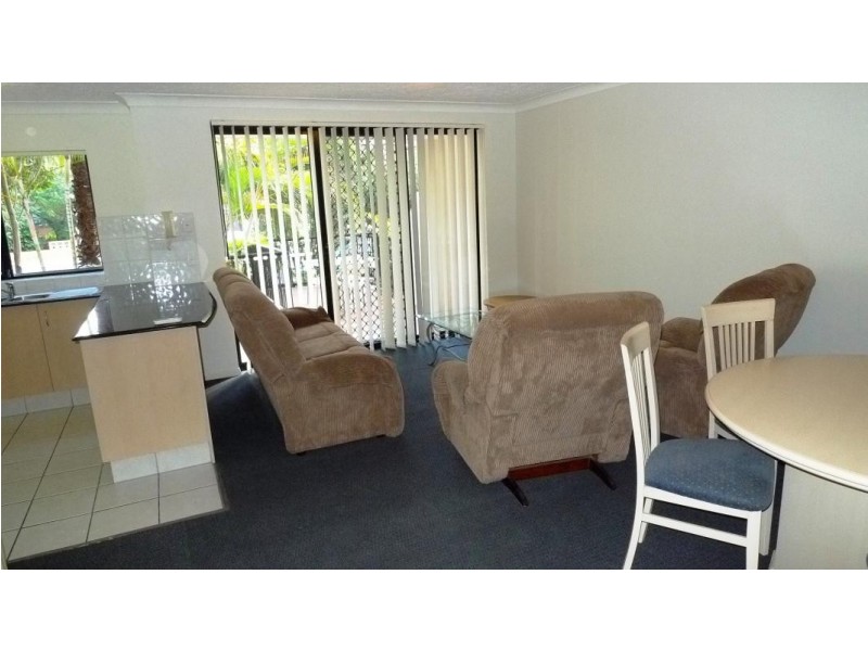1 / 38 Labrador Street, Labrador QLD 4215