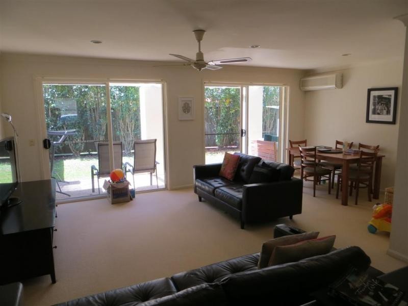 99 Heeb Street, Benowa QLD 4217