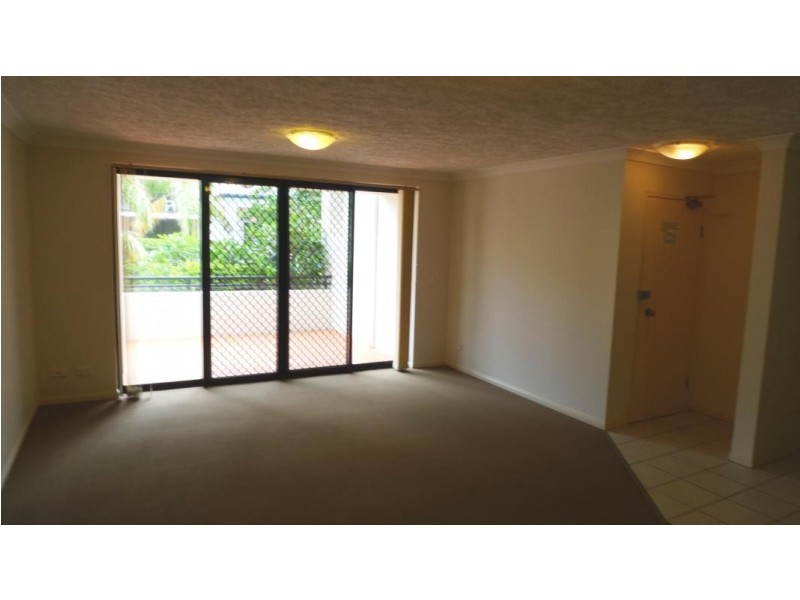 1 / 38 Labrador Street, Labrador QLD 4215