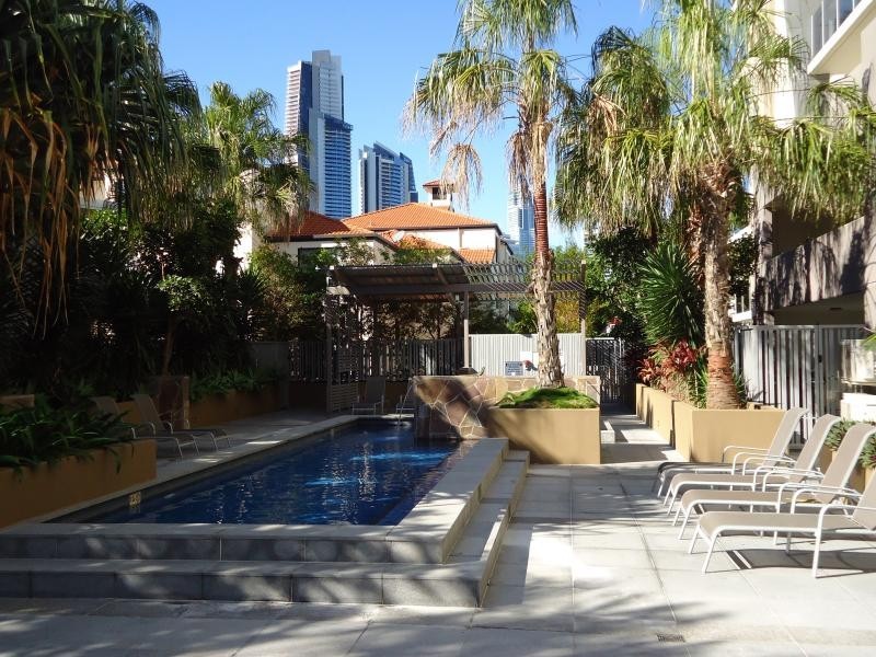 53 Darrambal, Chevron Island QLD 4217