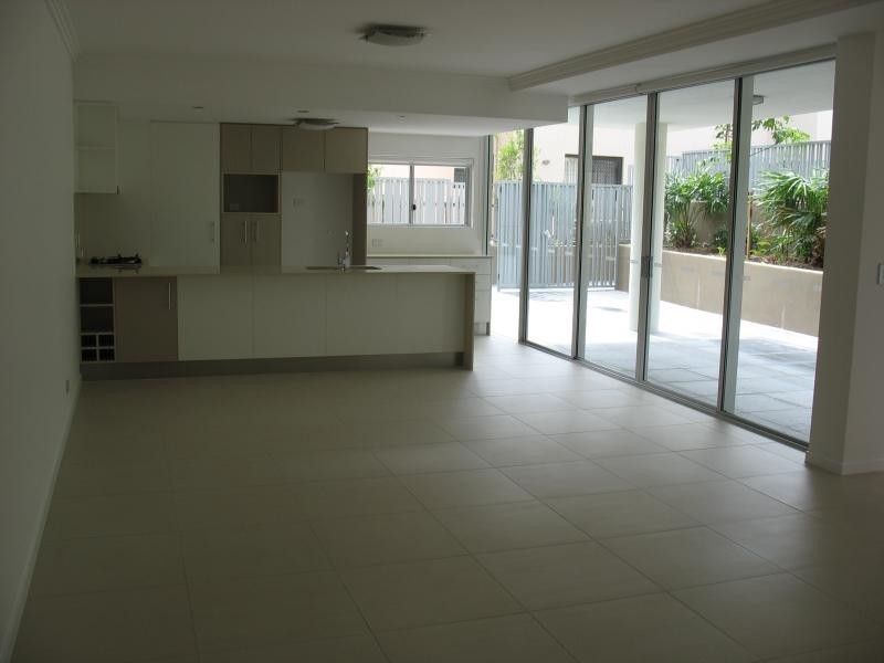 53 Darrambal, Chevron Island QLD 4217