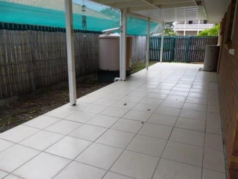 1 Wyuna Crt, Urangan QLD 4655