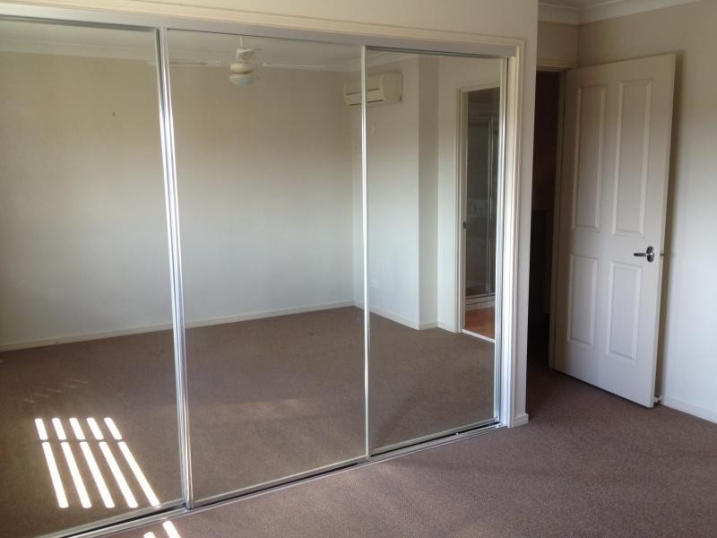 100 OAKMONT AVENUE, Oxley QLD 4075