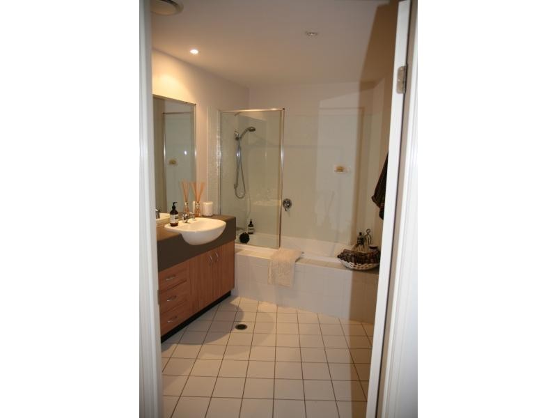 24 MACQUARIE STREET, Teneriffe QLD 4005