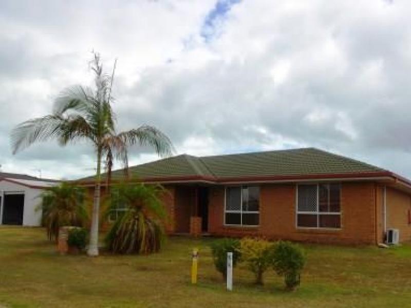 1 Wyuna Crt, Urangan QLD 4655