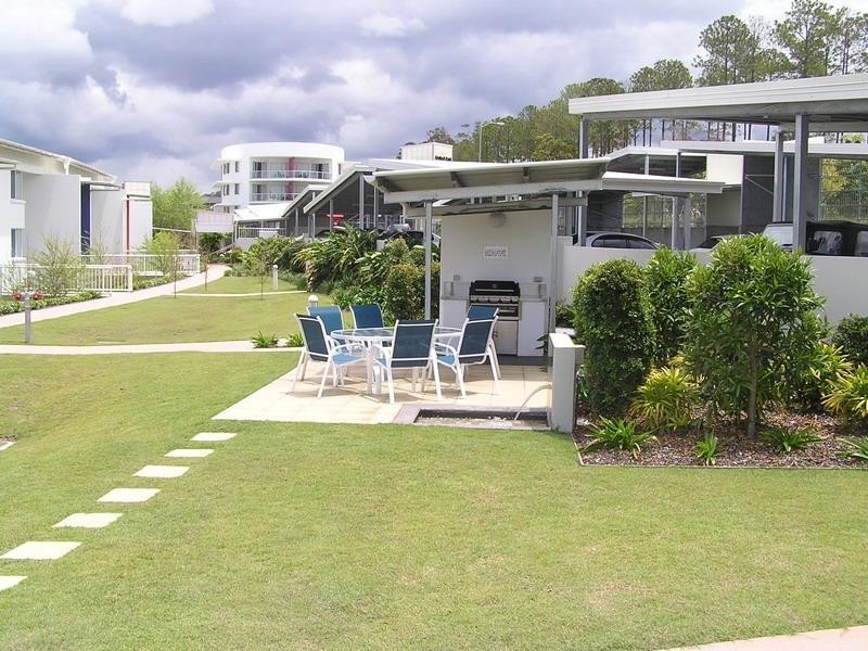 98 University Drive, Varsity Lakes QLD 4227