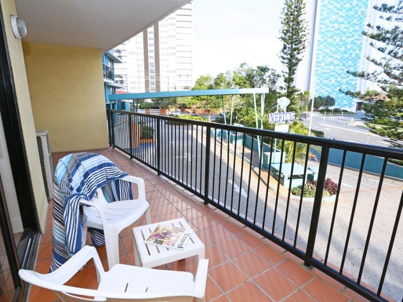 32 Surf Parde, Broadbeach QLD 4218