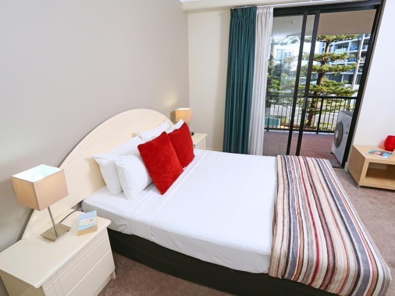 32 Surf Parde, Broadbeach QLD 4218