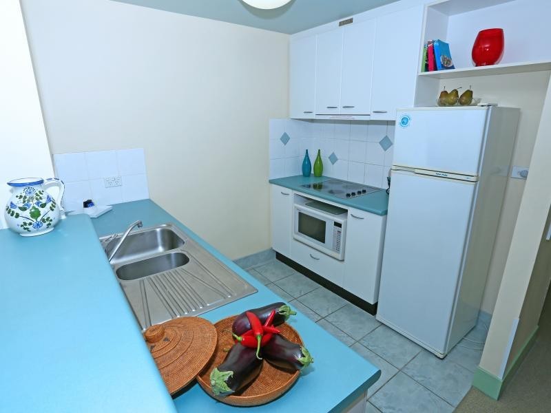 32 Surf Parde, Broadbeach QLD 4218