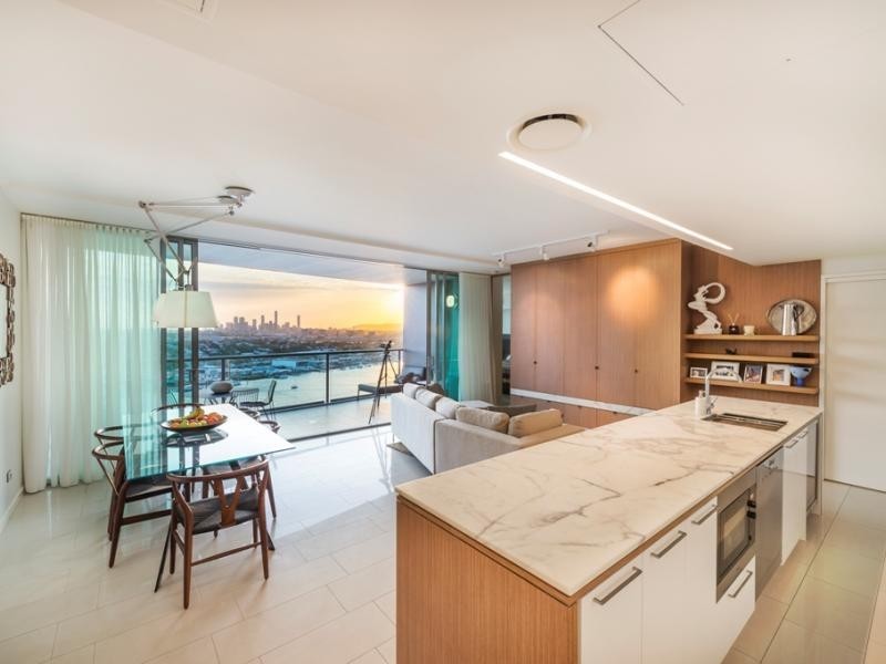 8 Harbour Road, Hamilton QLD 4007