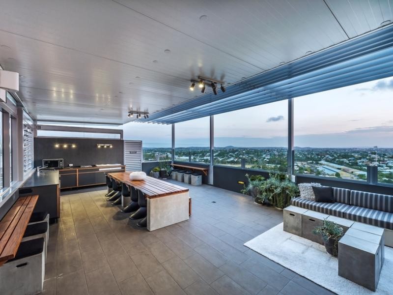 8 Harbour Road, Hamilton QLD 4007