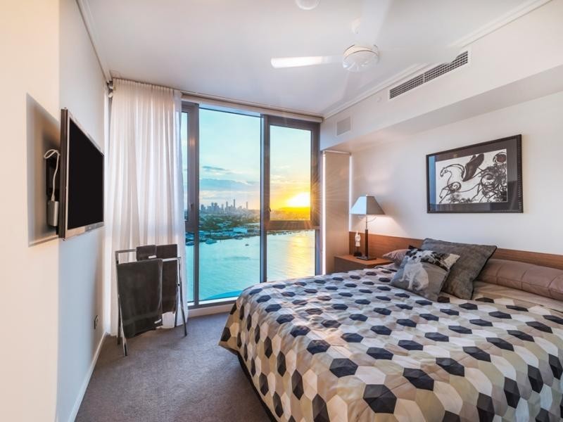 8 Harbour Road, Hamilton QLD 4007