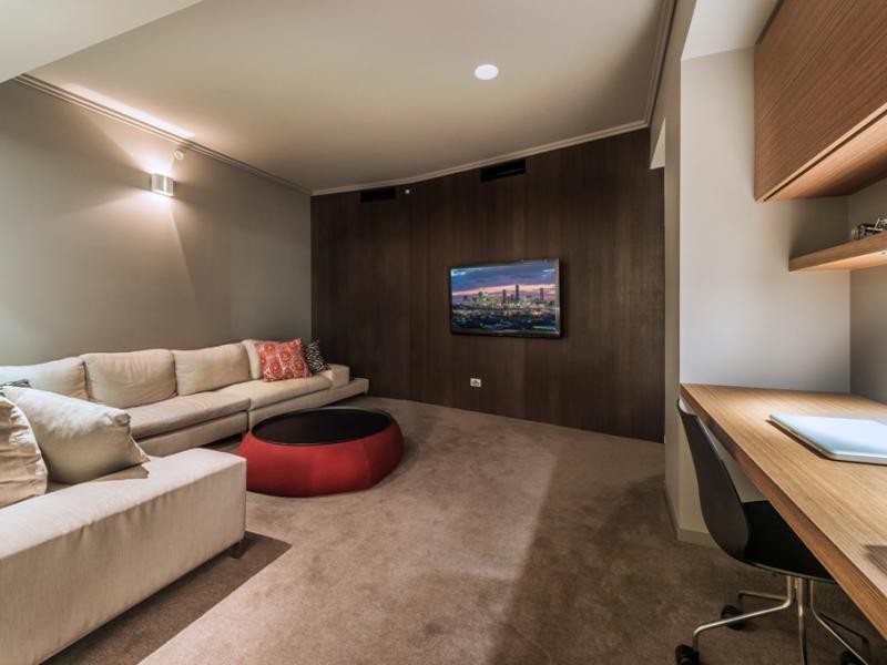 8 Harbour Road, Hamilton QLD 4007