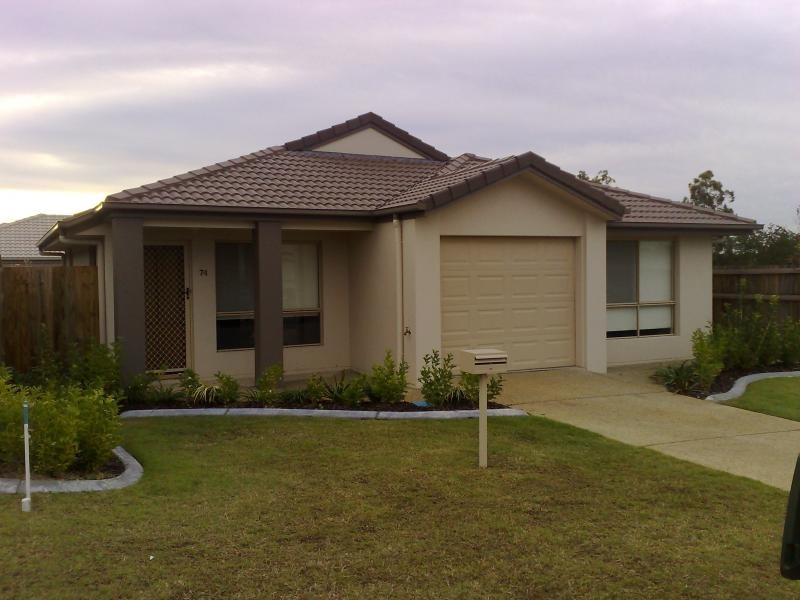 74 Johnston Street, Carina QLD 4152