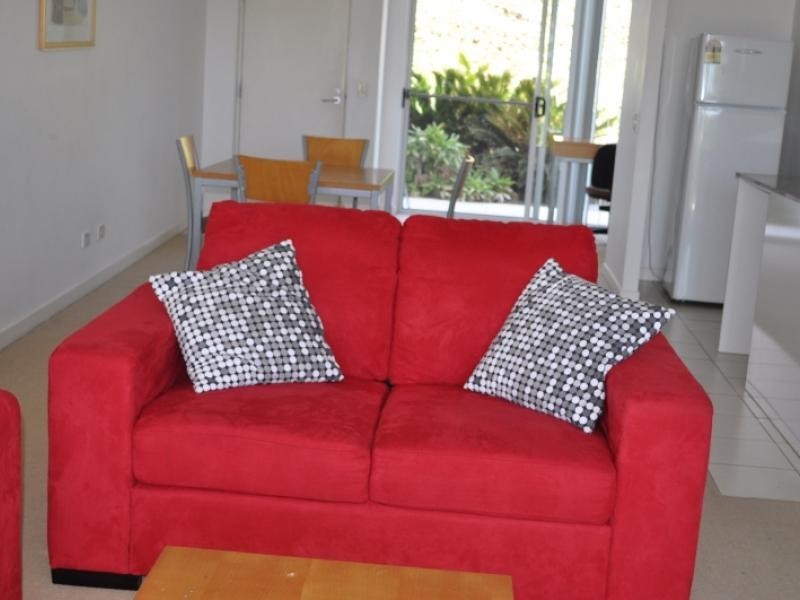 98 University Drive, Varsity Lakes QLD 4227