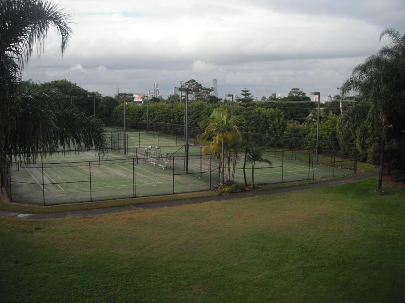 13 FAIRWAY DRIVE, Clear Island Waters QLD 4226