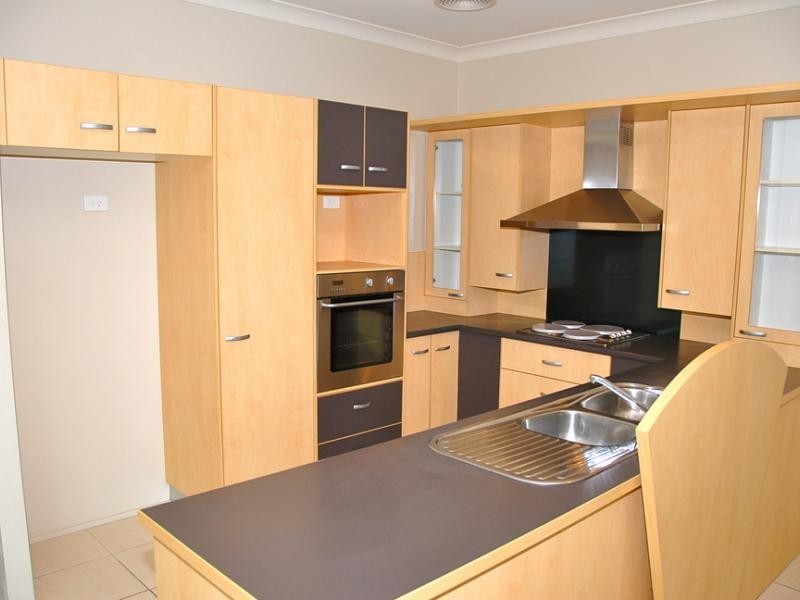 2 Grand Parade, Kawana Island QLD 4575