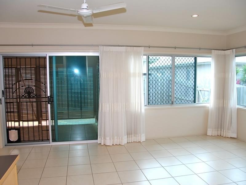 2 Grand Parade, Kawana Island QLD 4575