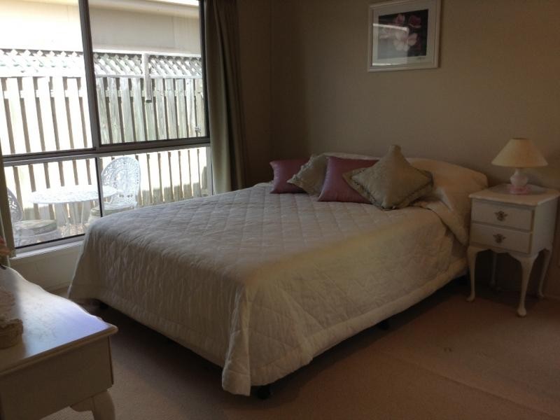 2 Grand Parade, Kawana Island QLD 4575