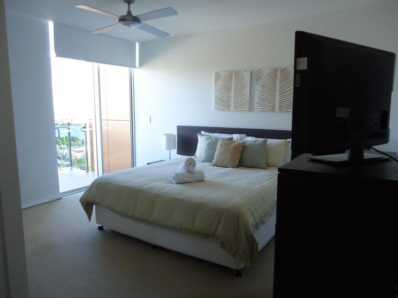 53 Darrambal, Chevron Island QLD 4217