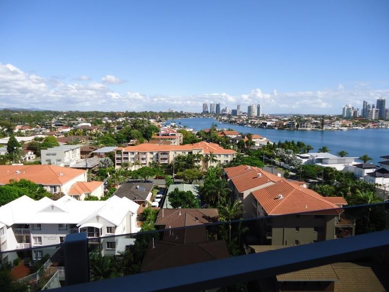 53 Darrambal, Chevron Island QLD 4217