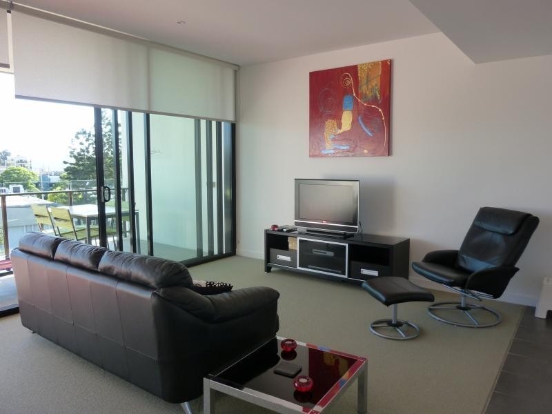 240/10 Pidgeon Close, West End QLD 4101