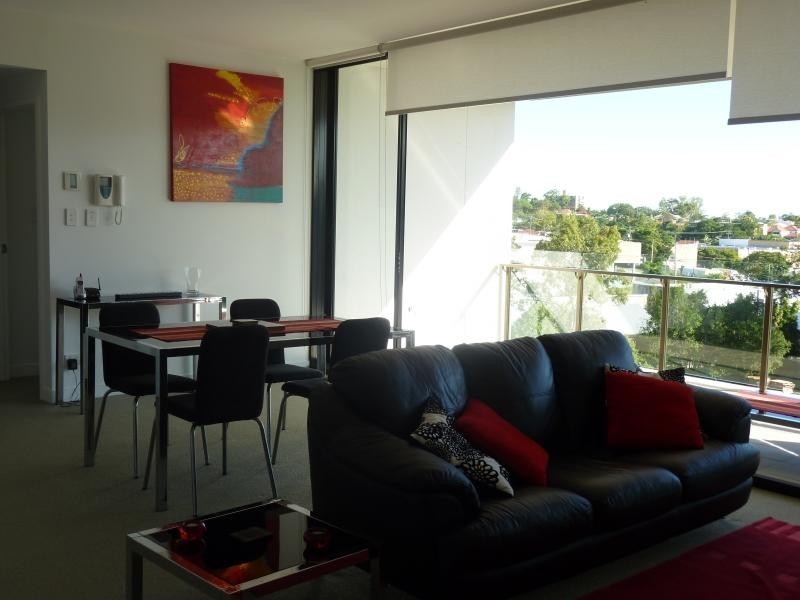 240/10 Pidgeon Close, West End QLD 4101