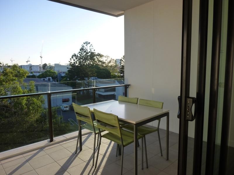 240/10 Pidgeon Close, West End QLD 4101