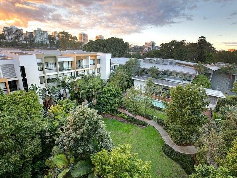 240/10 Pidgeon Close, West End QLD 4101