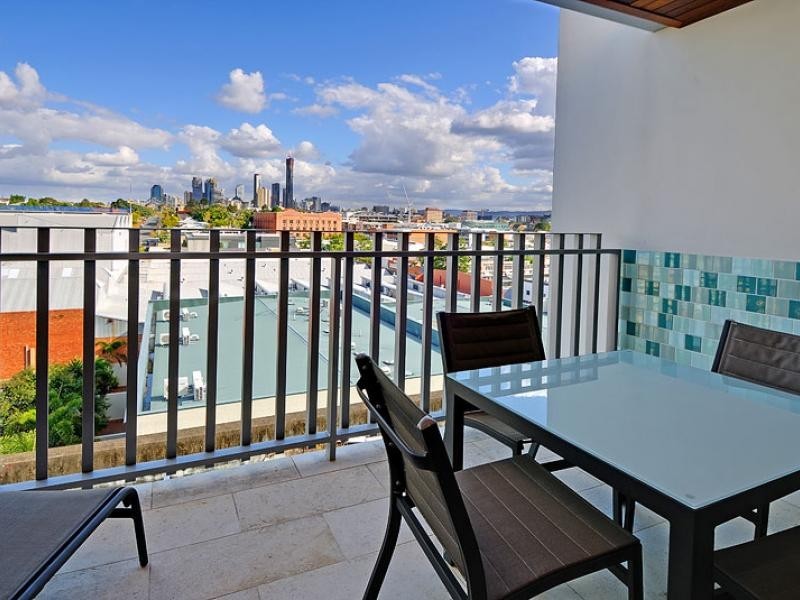 8 Skyring Terrace, Teneriffe QLD 4005