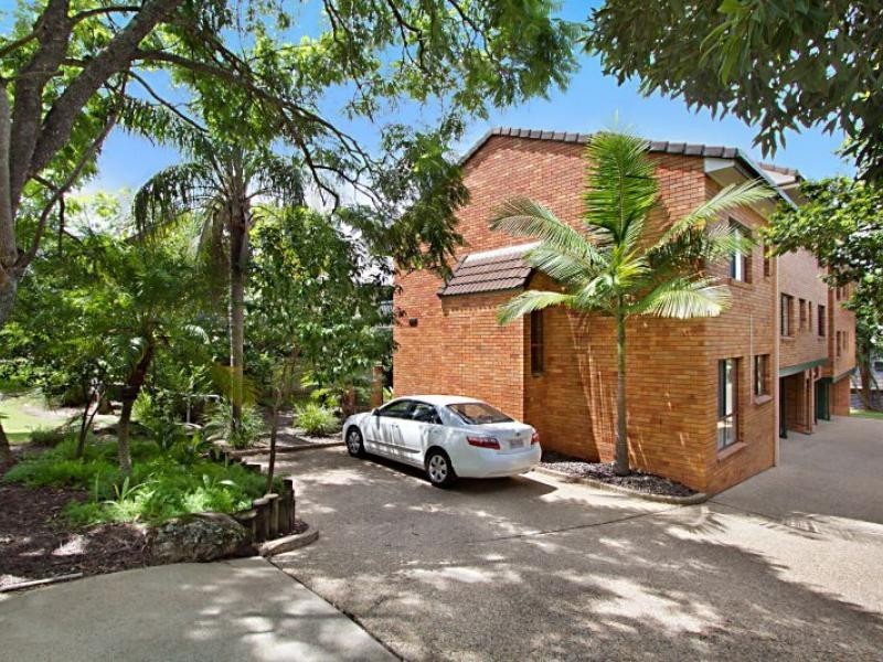 52 Warren Street, St Lucia QLD 4067