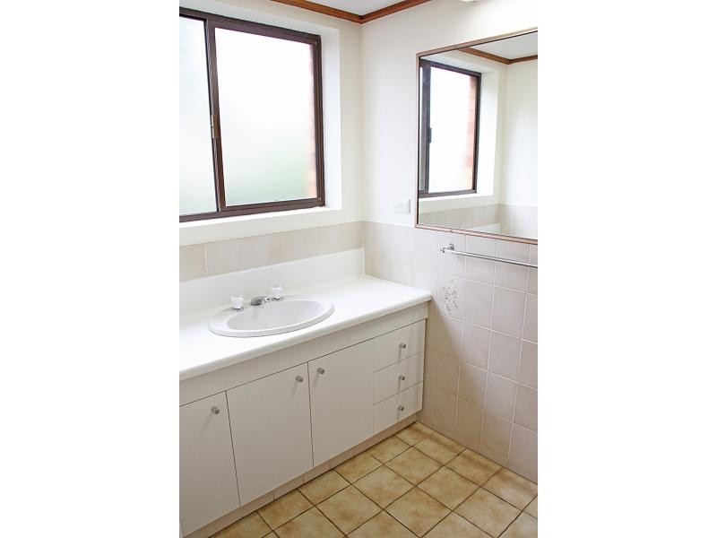 52 Warren Street, St Lucia QLD 4067