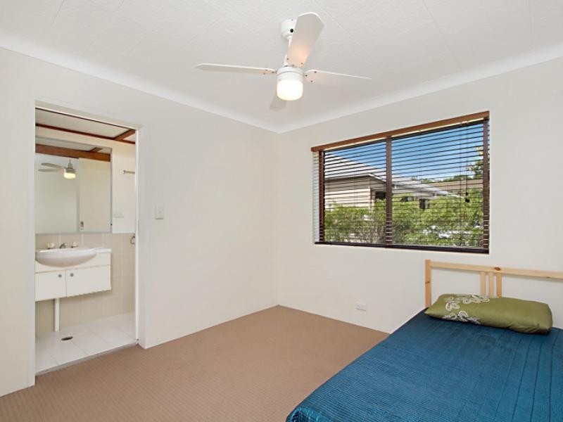 52 Warren Street, St Lucia QLD 4067