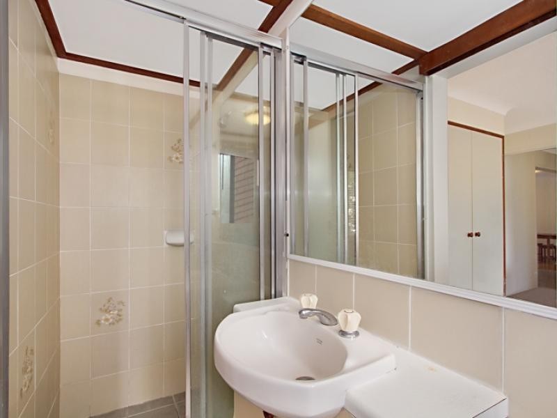 52 Warren Street, St Lucia QLD 4067