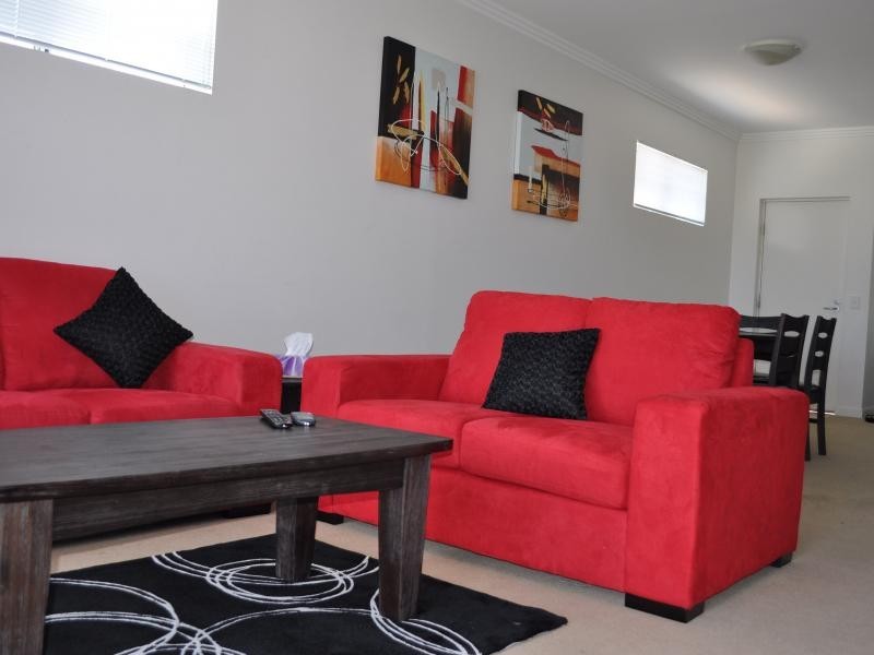 98 University Drive, Varsity Lakes QLD 4227