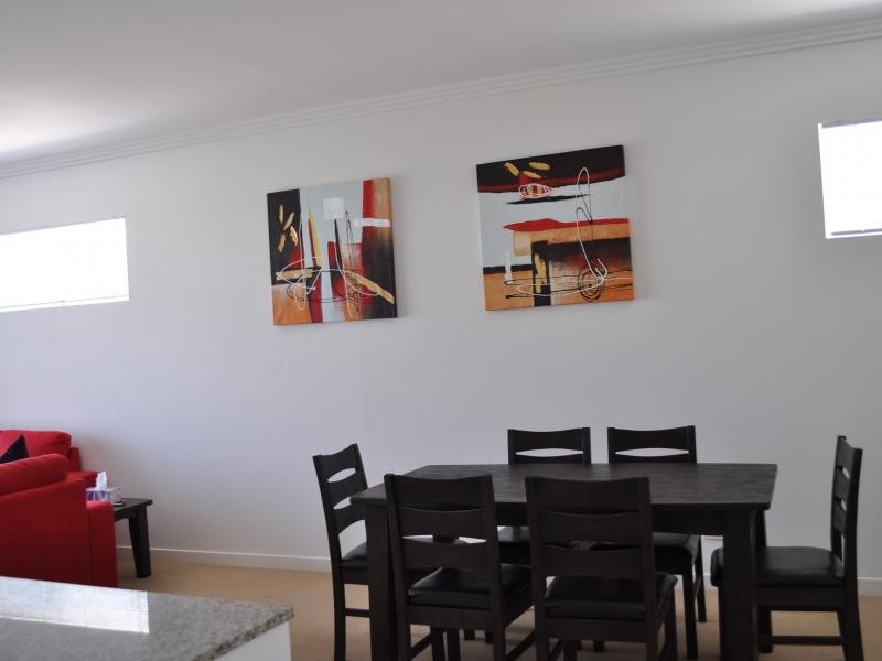 98 University Drive, Varsity Lakes QLD 4227