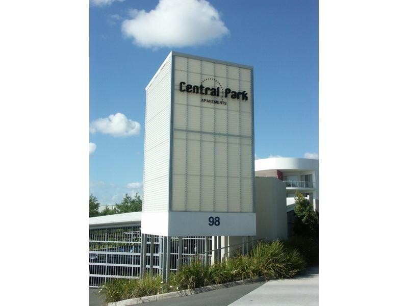 98 University Drive, Varsity Lakes QLD 4227