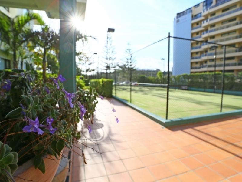 32 Surf Parade, Broadbeach QLD 4218