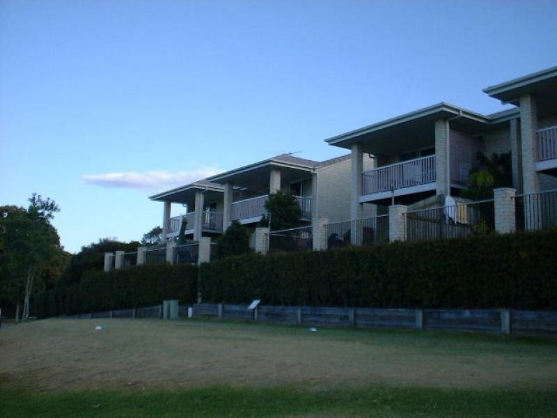 8 Peninsula Ave, Cornubia QLD 4130