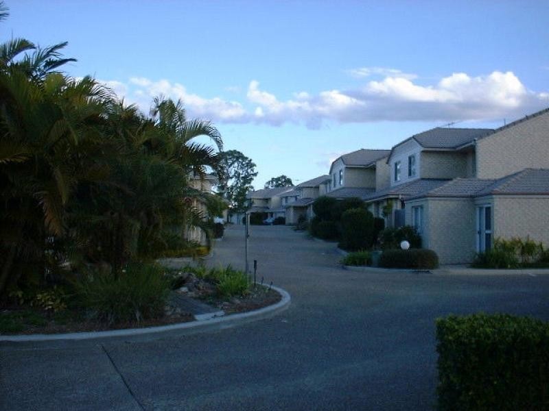 8 Peninsula Ave, Cornubia QLD 4130