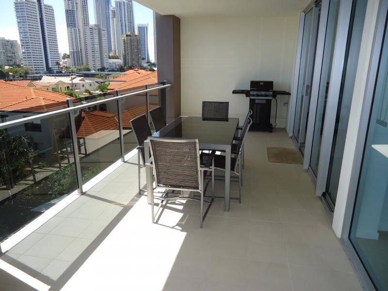 53 Darrambal, Chevron Island QLD 4217