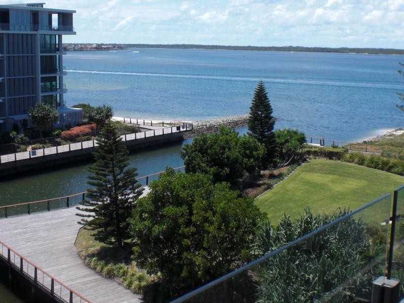 323 Bayview Street, Hollywell QLD 4216