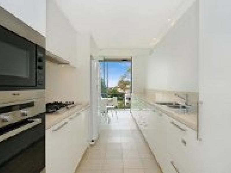 323 Bayview Street, Hollywell QLD 4216