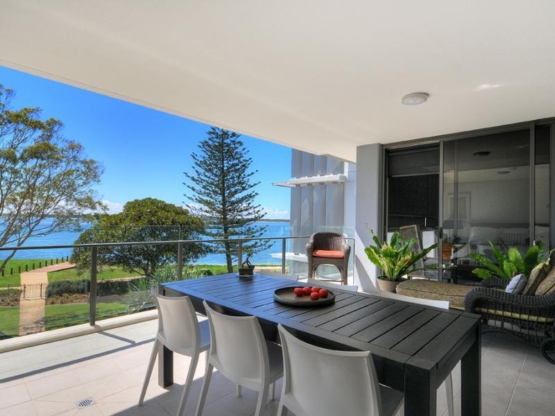 323 Bayview Street, Hollywell QLD 4216