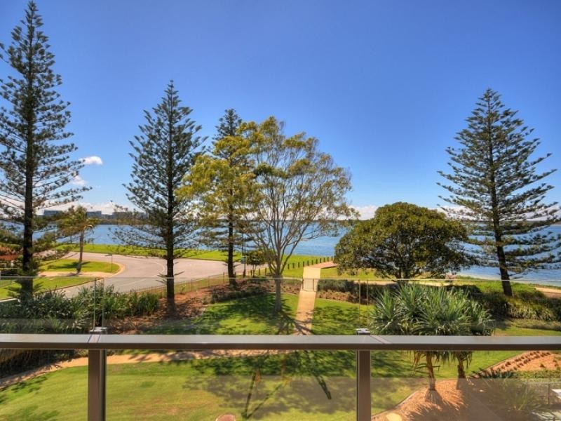 323 Bayview Street, Hollywell QLD 4216