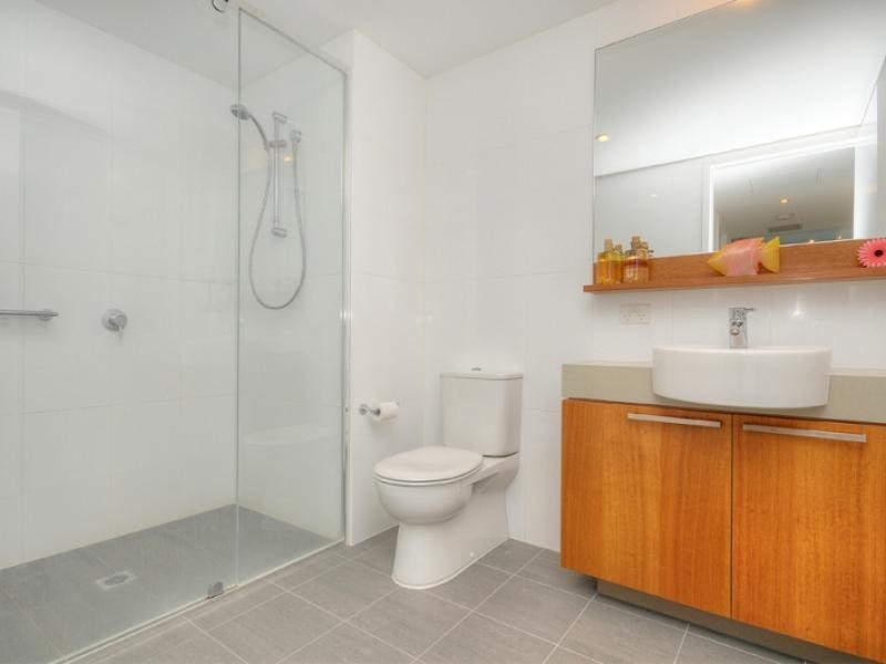 323 Bayview Street, Hollywell QLD 4216