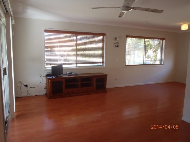 17 Drake Avenue, Paradise Point QLD 4216