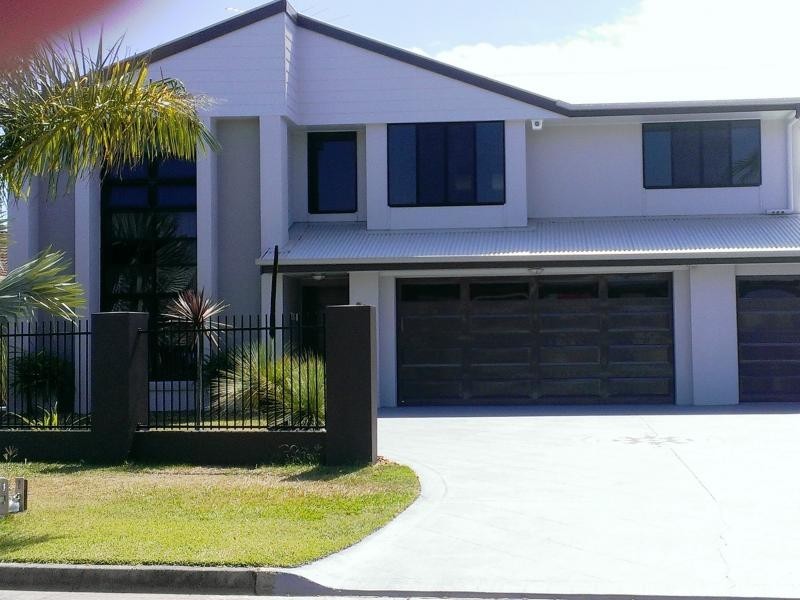 49 Courageous Crt, Newport QLD 4020
