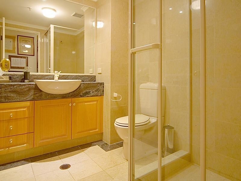 8 Goodwin Street, Kangaroo Point QLD 4169